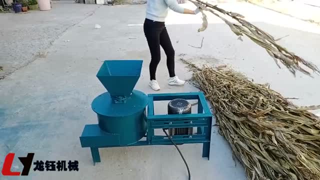 甜象草粉碎机工作视频实拍视频封面