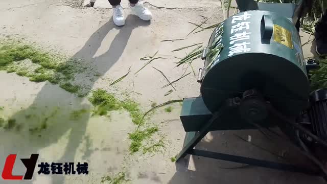 玉米草粉碎机工作视频实拍视频封面