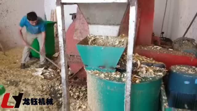 榴莲皮粉碎机工作视频实拍视频封面