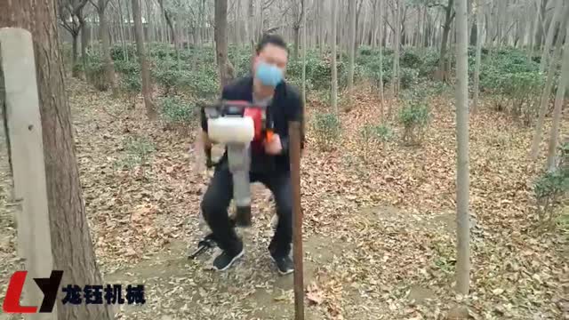 手提式汽油打桩机工作视频实拍视频封面