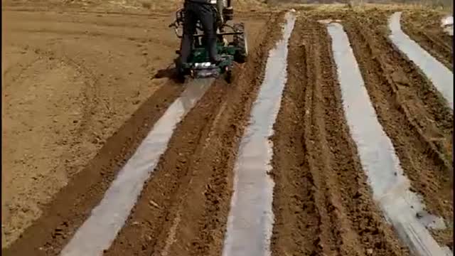 拖拉机地膜机工作视频实拍视频封面
