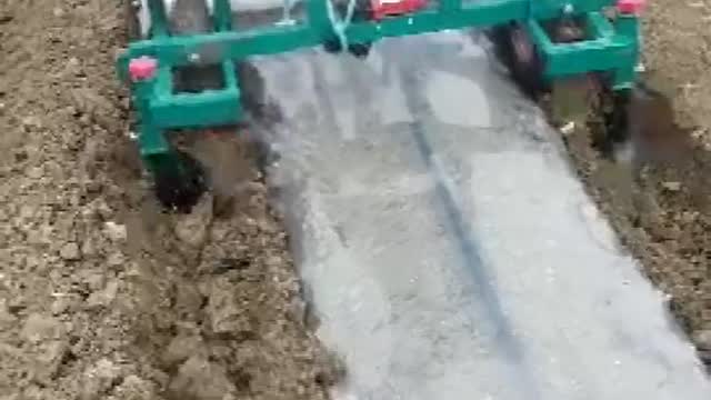 拖拉机覆膜机工作视频实拍视频封面