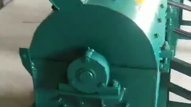 亚麻籽饼粉碎机工作视频实拍视频封面