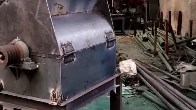豆饼破碎机工作视频实拍视频封面