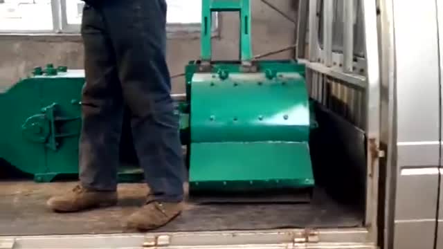 花生饼破碎机实拍视频实拍视频封面