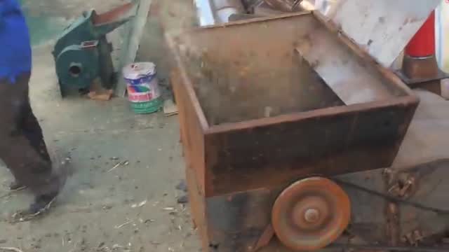花生秧秸秆粉碎机工作视频实拍视频封面