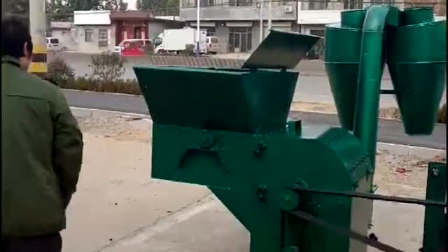 花生秧打粉机工作视频实拍视频封面