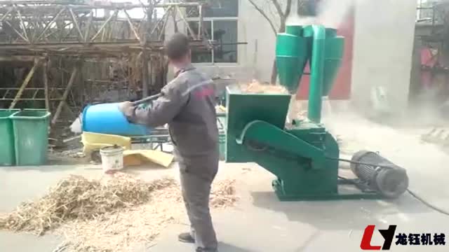 小麦秸秆粉碎机工作视频实拍视频封面