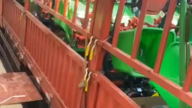汽油播种机工作视频实拍视频封面