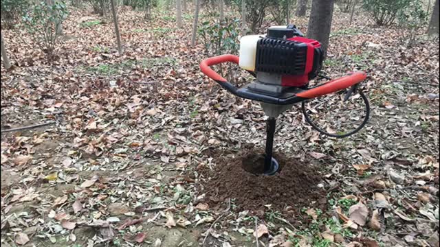 手提式挖坑机工作视频实拍视频封面