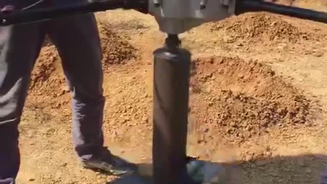 四冲程植树挖坑机工作视频实拍视频封面
