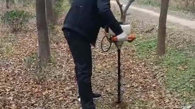 家用栽树挖坑机工作视频实拍视频封面