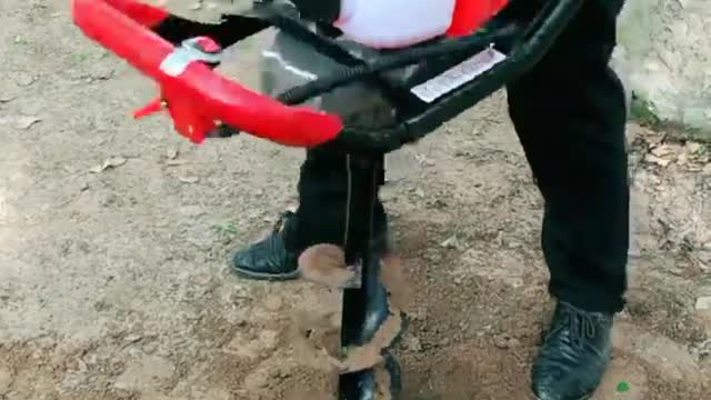 便携式汽油挖坑机工作视频实拍视频封面