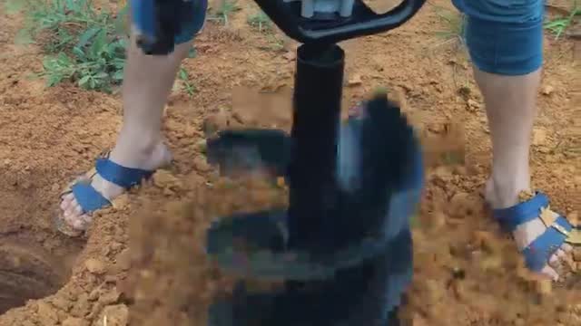 二冲程挖坑机实拍视频封面