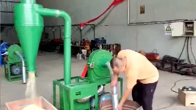 全自动玉米粉碎机工作视频实拍视频封面