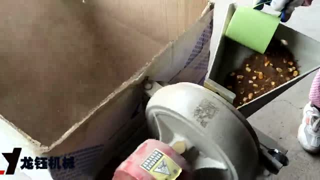 五谷杂粮粉碎机工作视频实拍视频封面